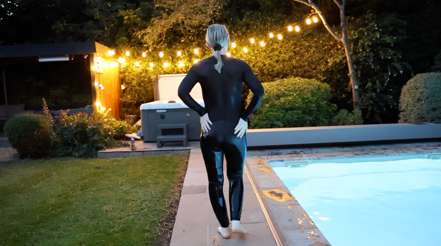 Night Shoot - Black Leggings & Black Long sleeve T-Shirt In Pool & Hottub