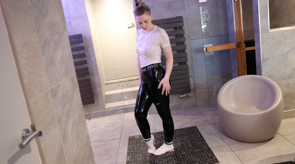 Nike Pro & White T-Shirt In Shower & Hottub