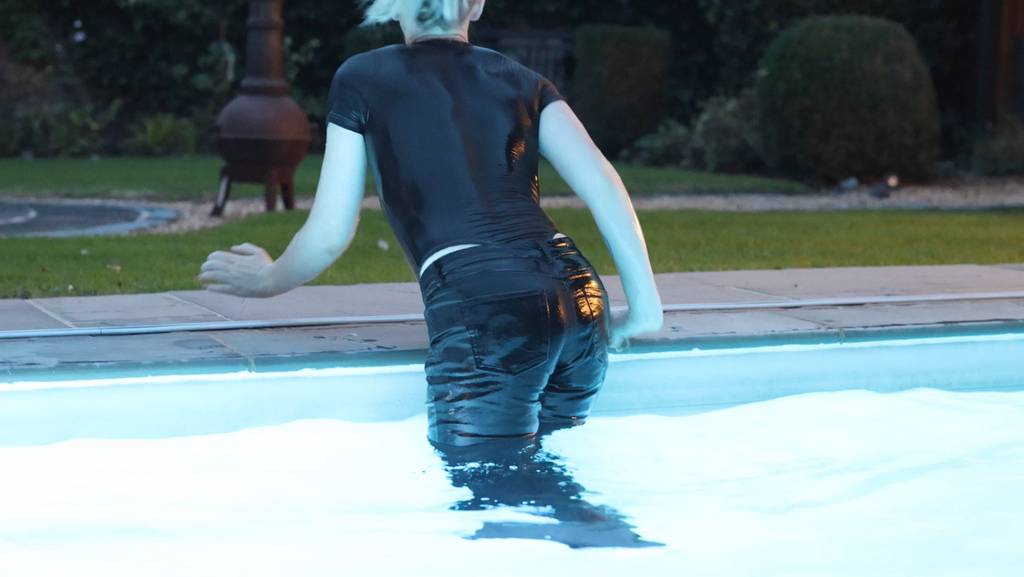 Night Shoot - Bodysuit & Jeans In Pool & Hottub