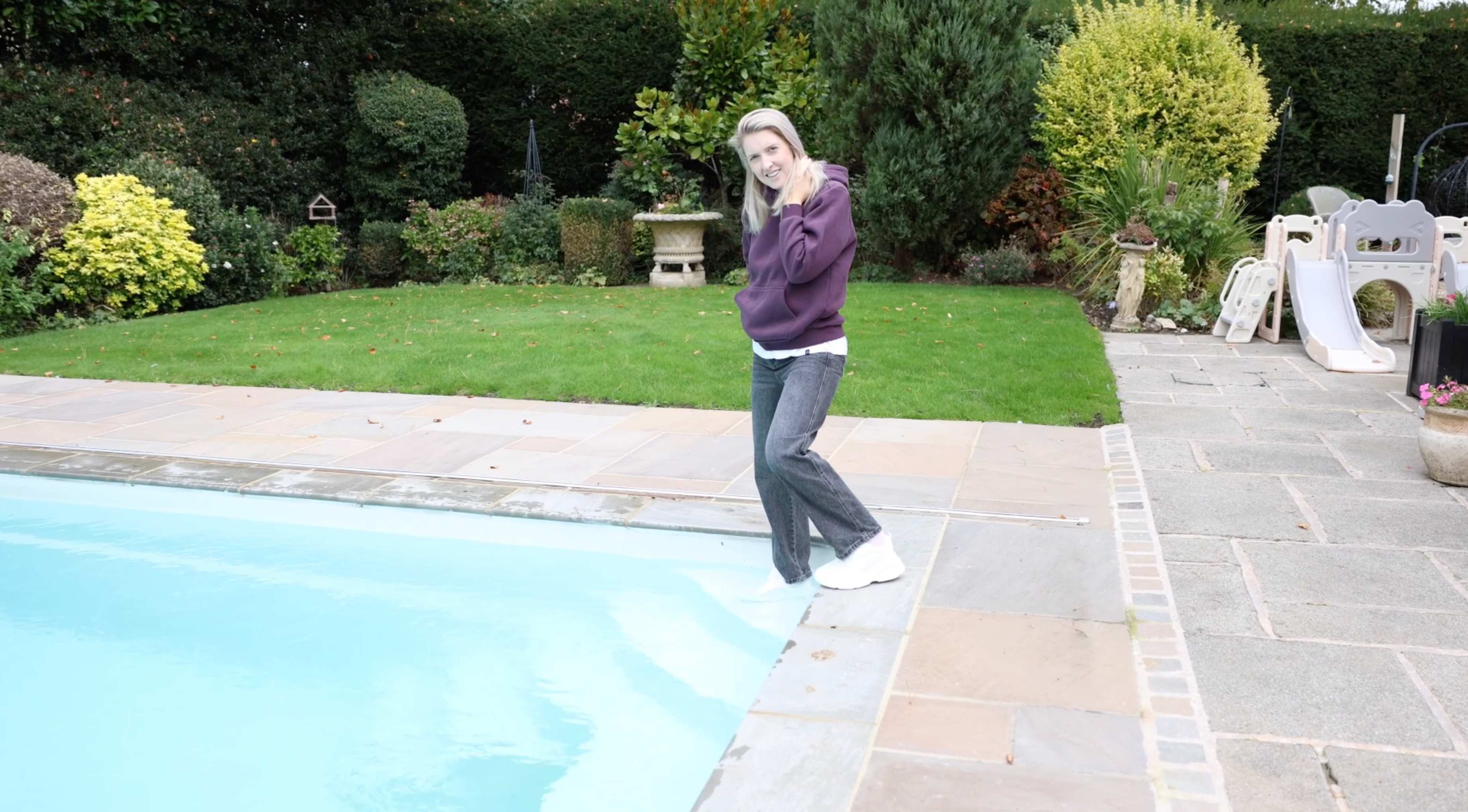 Hoodie, T-Shirt, Jeans and White Trainers In The Pool