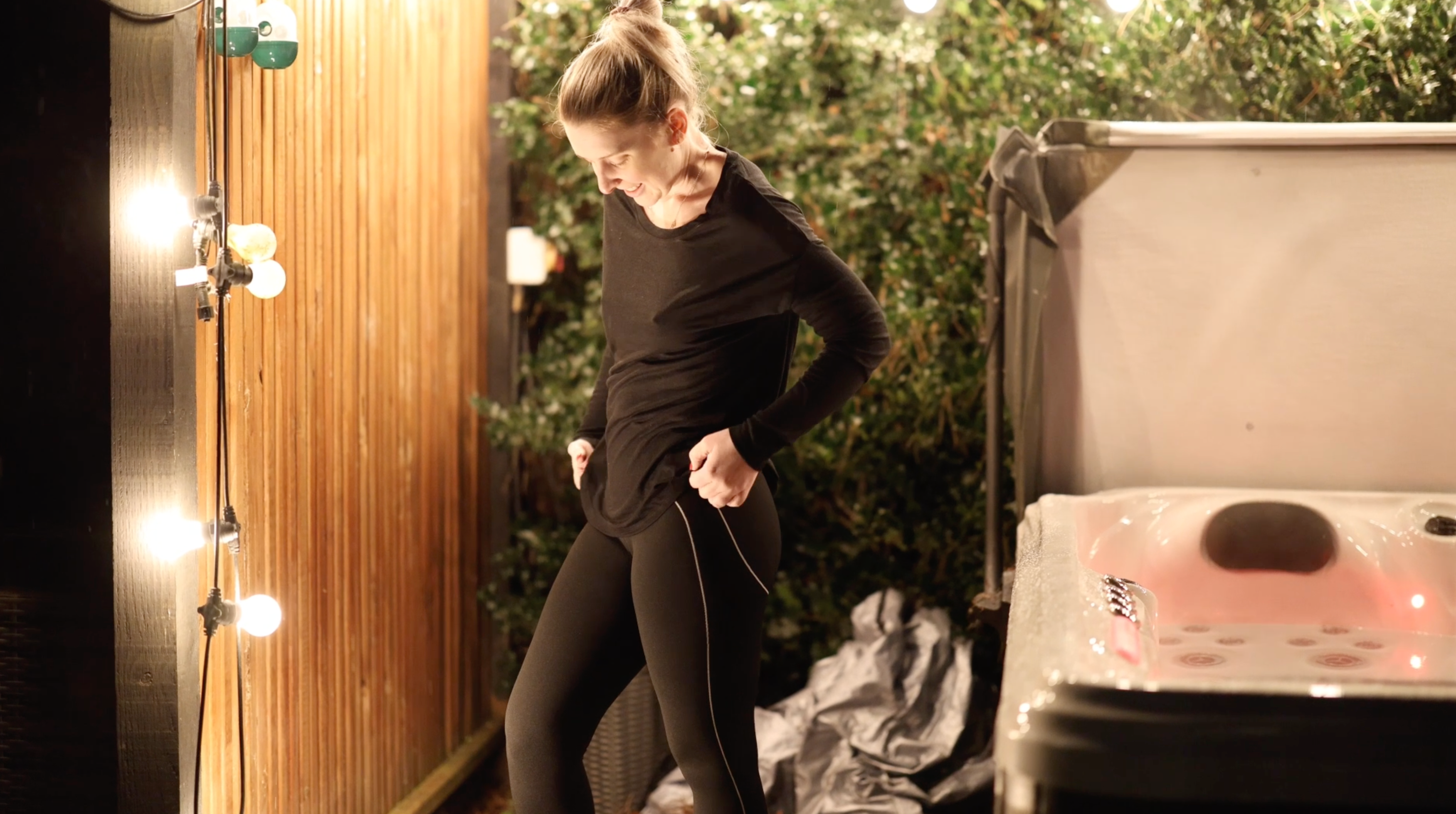 Black Leggings & Black Longsleeve in Hottub