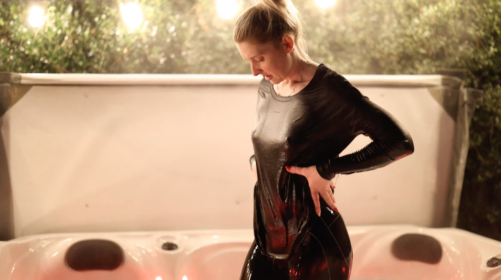 Black Leggings & Black Longsleeve in Hottub