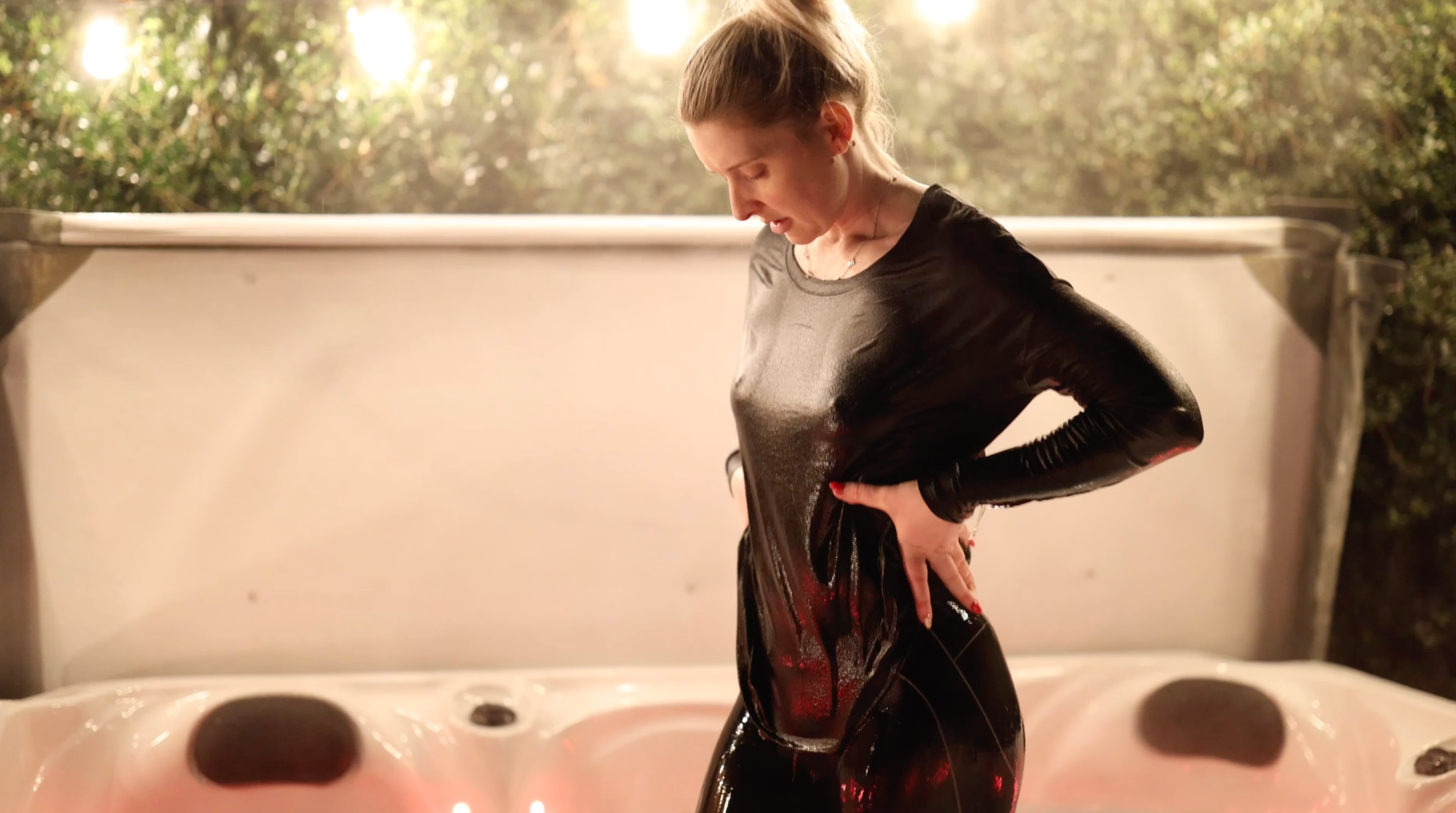 Black Leggings & Black Longsleeve in Hottub