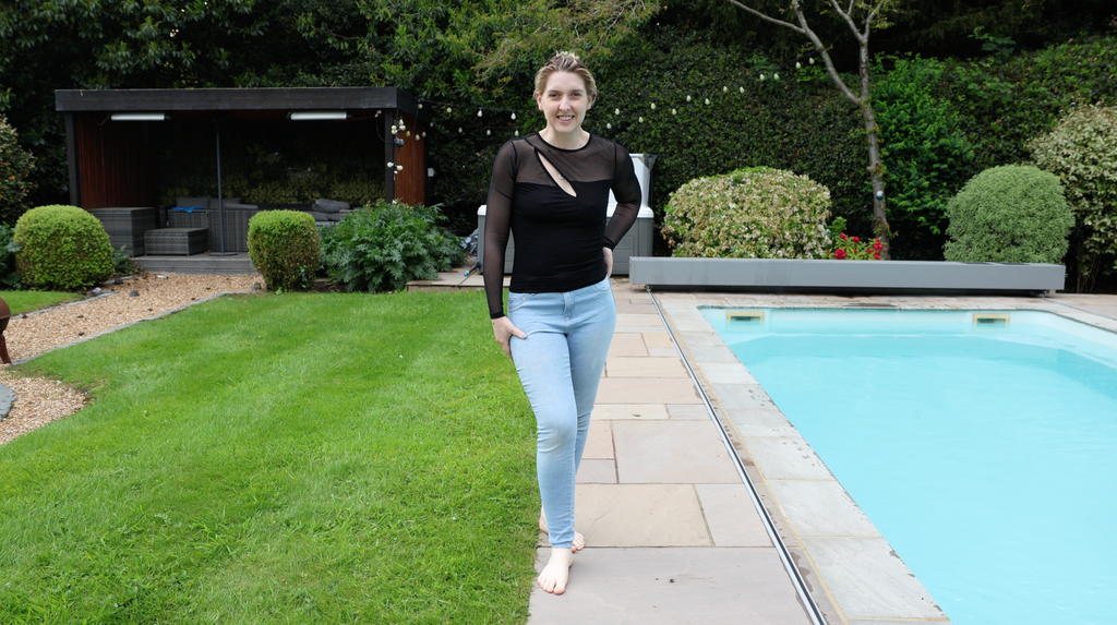 Blue Jeans & Black Going Out Top In The Pool
