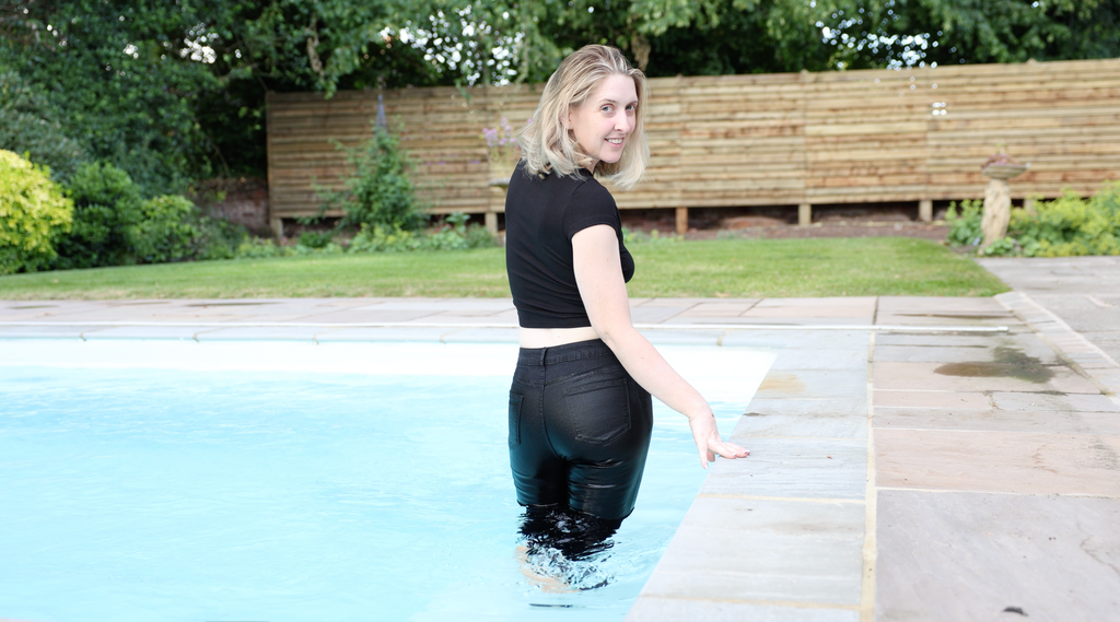 Black Crop T-Shirt And Black Jeans In The Pool