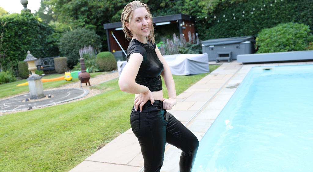 Black Crop T-Shirt And Black Jeans In The Pool
