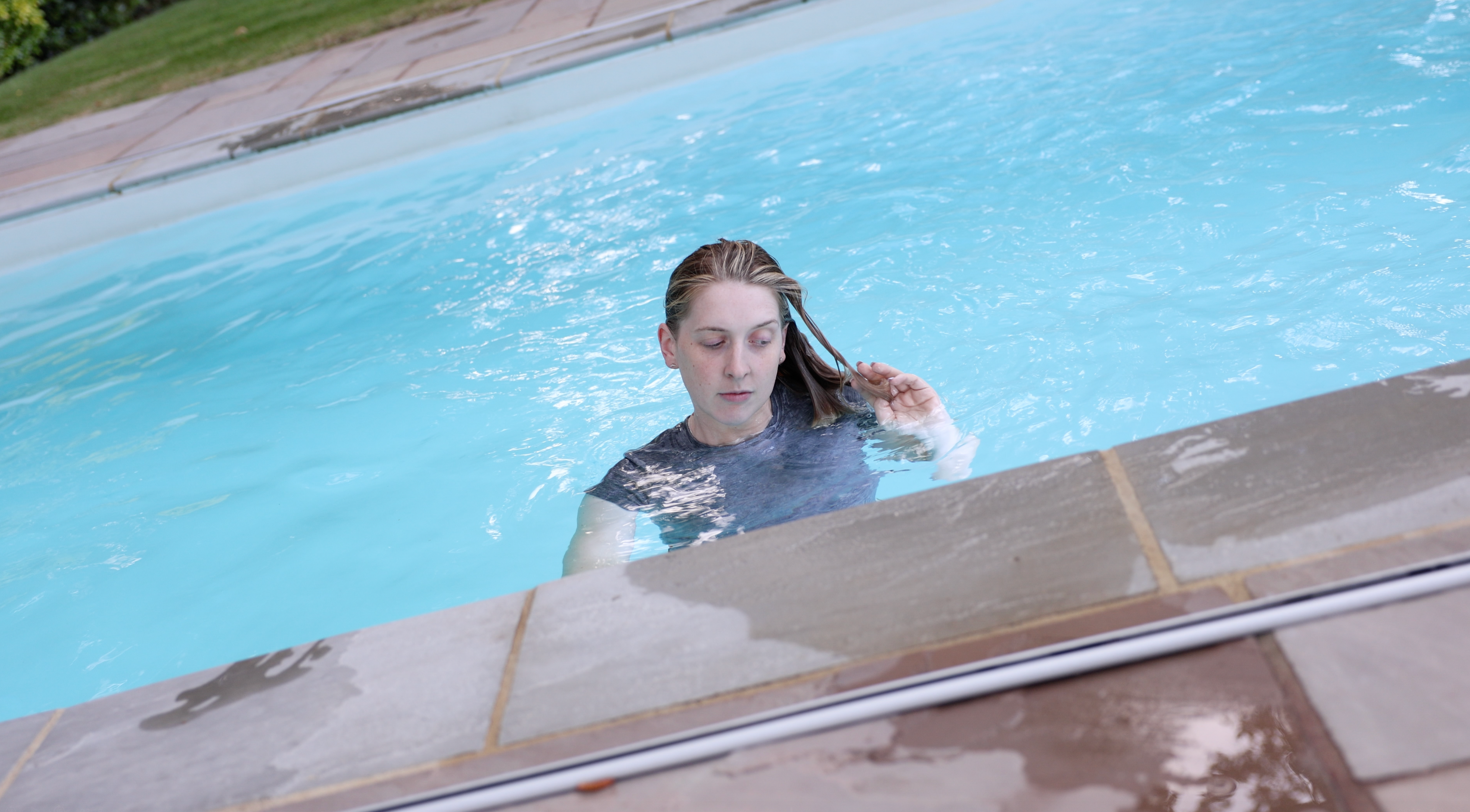 Grey T-Shirt & Grey Joggers In The Pool