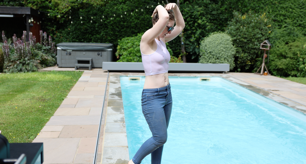 White Crop T-Shirt & Blue Jeans In The Pool